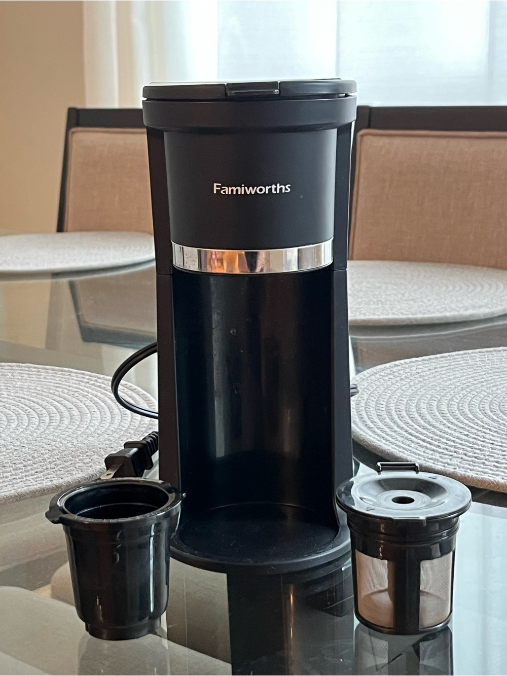 Famiworths coffee maker and pods
